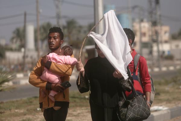 Leaving Gaza City credit to Mohammed Dahman/Associated Press