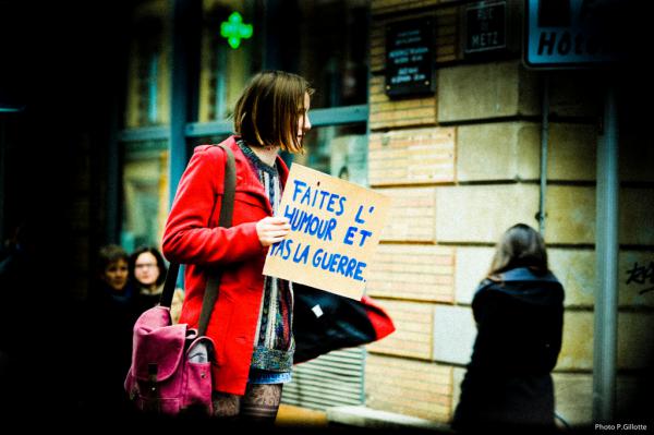 Faites l’humour pas la guerre, fotografia di Philippe Gillotte