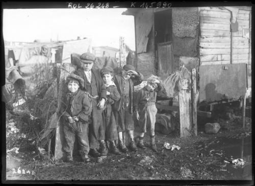 Bambini de “La Zone” ai “Fortifs’ de Thiers”