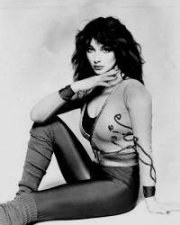 Kate Bush. Continuiamo a dire che è molto più bella del suo omonimo.