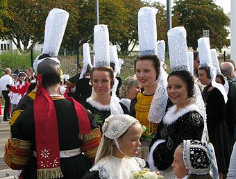 Donne con la coiffe bigoudène