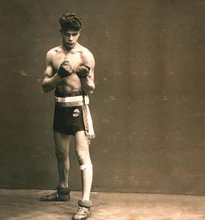 Johann Trollmann als Norddeutscher Meister der Amateure beim Verein "Herus"/Hannover, 1928