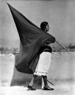 Tina Modotti – Woman with black flag, 1928