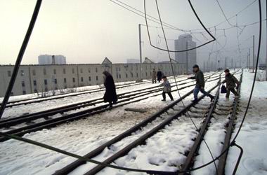 Sarajevo, inverno 1993. Civili in fuga sulla Snajperova Aleja, il "Viale dei cecchini".